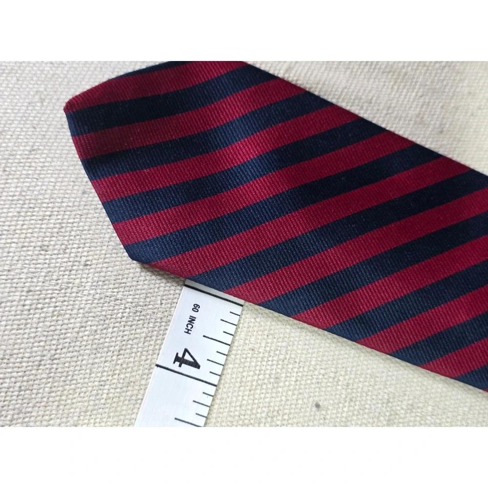 Resilio necktie features
